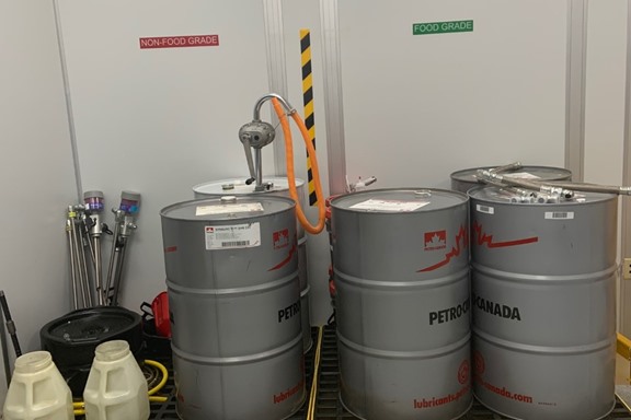 Oil drum storage for food safe and non-food safe oils